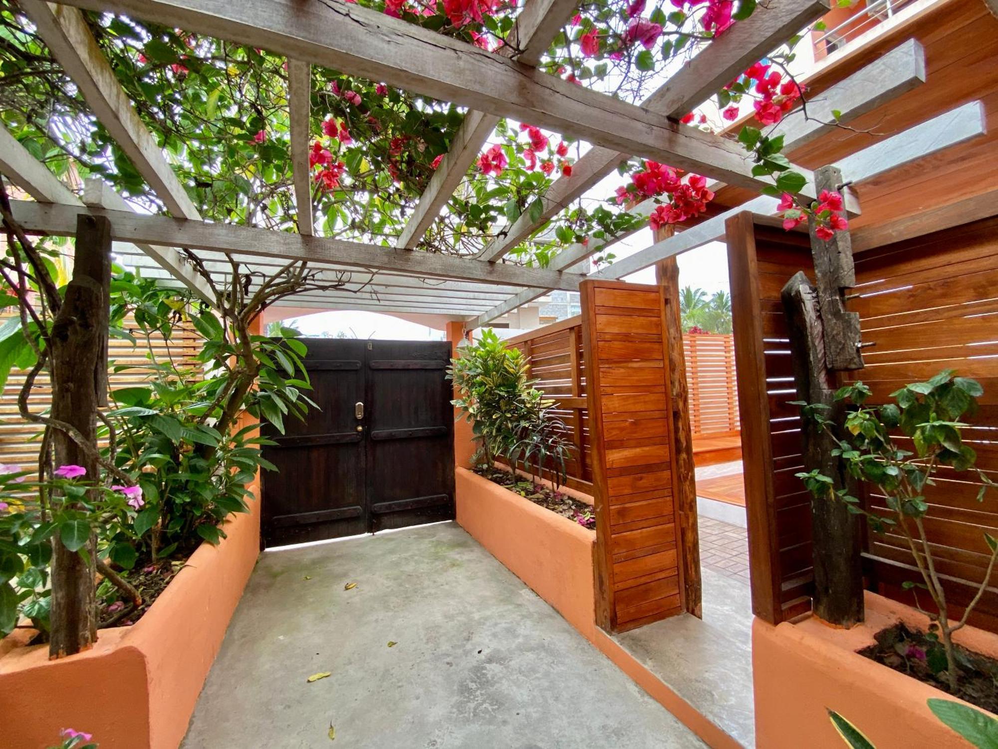 Torre Mar Galapagos Boutique Suites Puerto Ayora  Kültér fotó